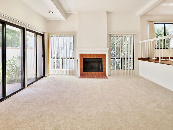 5th image of 18735 Hatteras St Unit 40