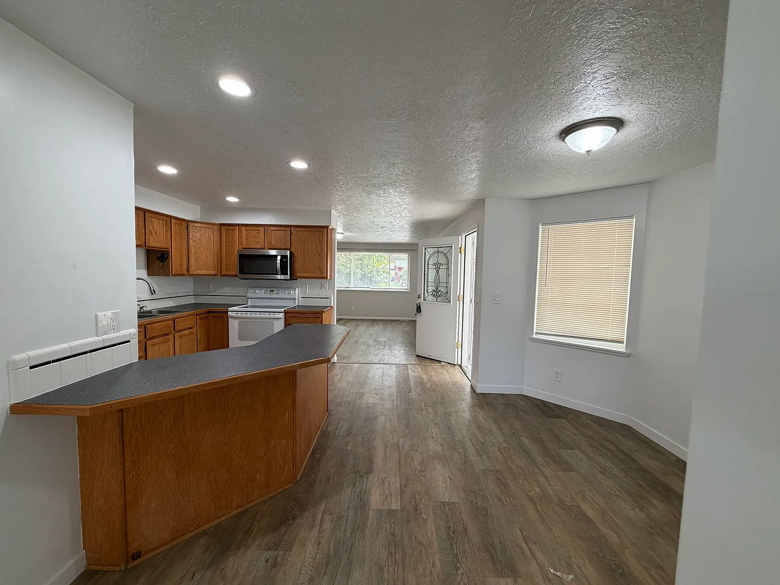 3 bed, 1500 sqft, $1,700 — Photo 3