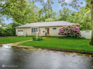 4 Oxbow Rd, Patchogue, NY 11772