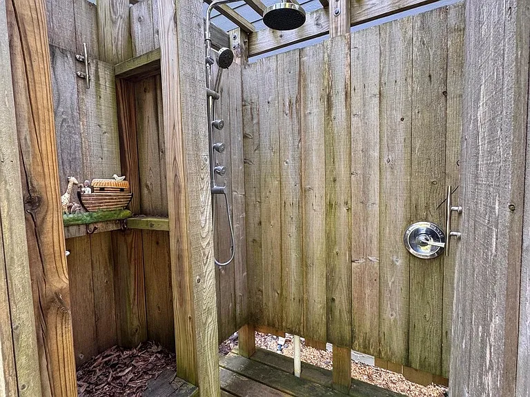 90 Avondale Cir — Photo 28