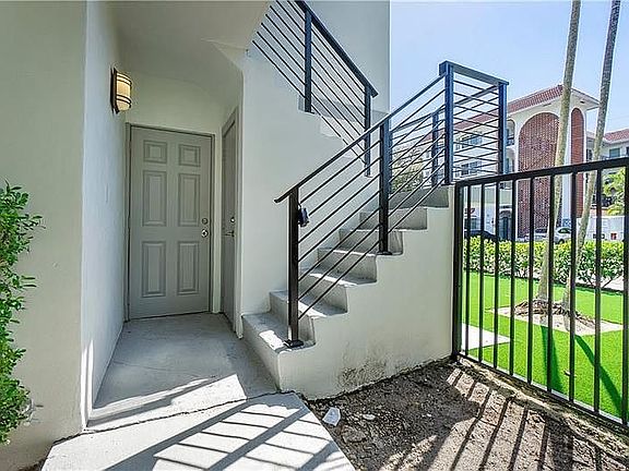 4th image of 1305 SE 1st St APT 2