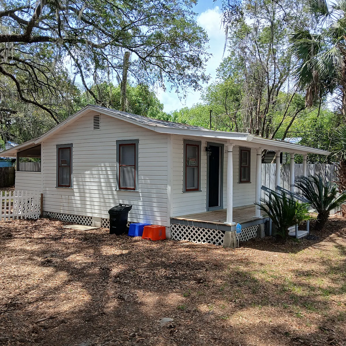 Building Photo - 227 SE 14th Ln