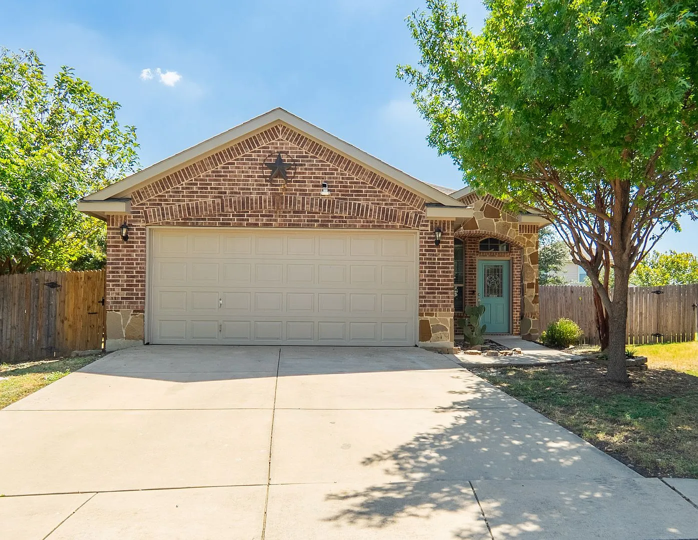 Beautiful Home in Twin Mills close to Bailey Boswell - Eagle Mountain ISD — Photo 1