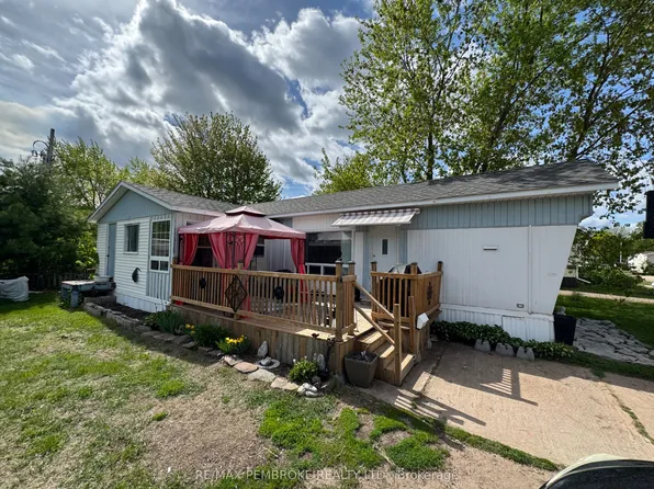 72 Pinehurst Est, Petawawa, ON K8H 2H2