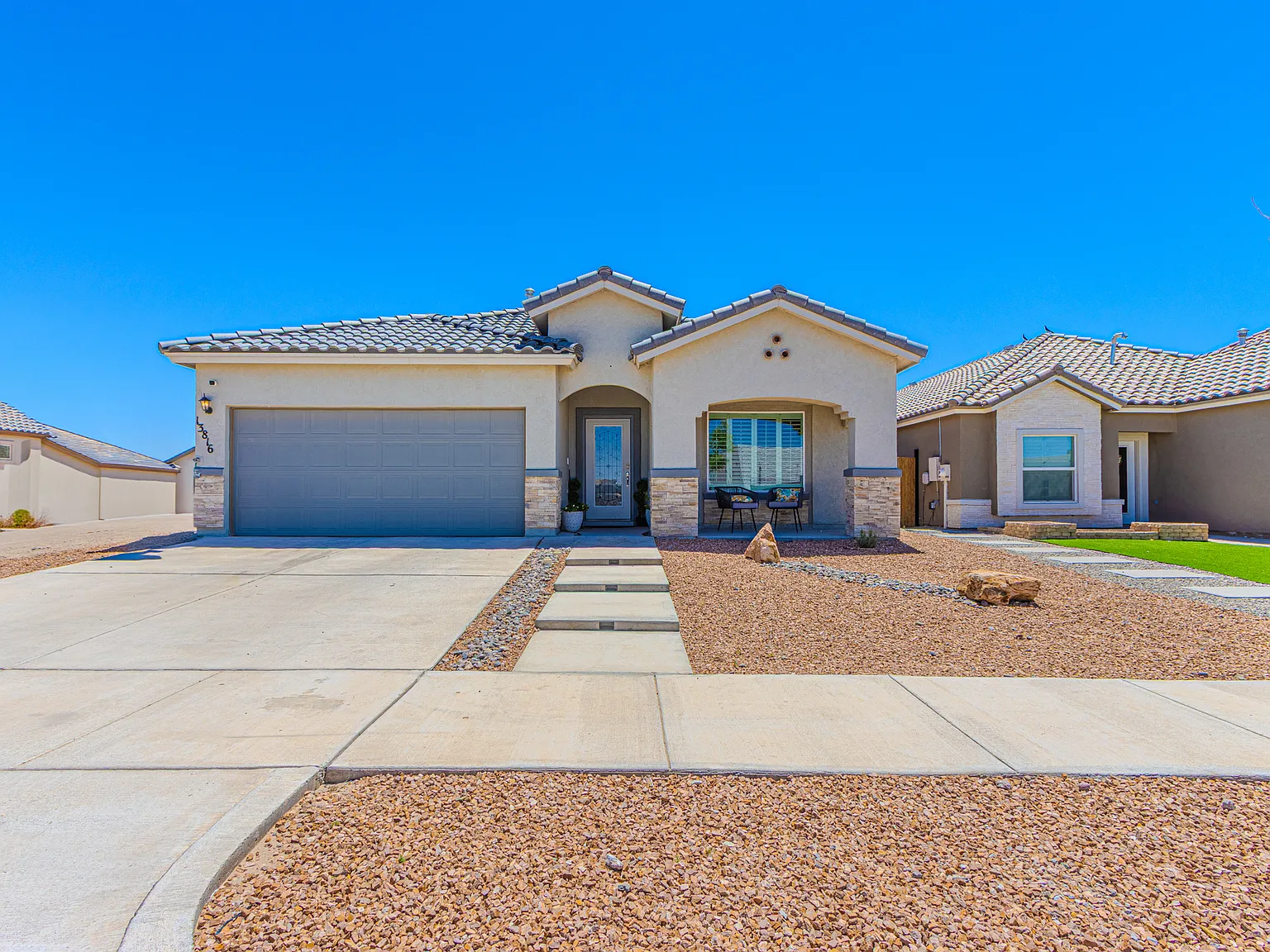 4 bed, 2028 sqft, $2,200 — Photo 2