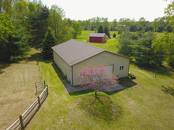 48x32 Pole Barn w/220v & H20