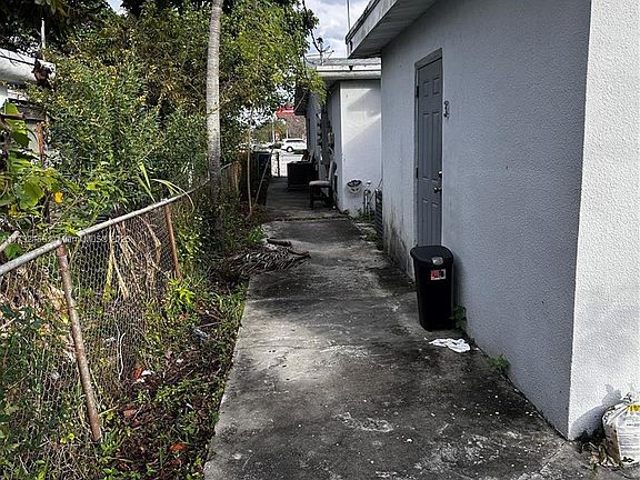 5th image of 19134 NW 2nd Ct