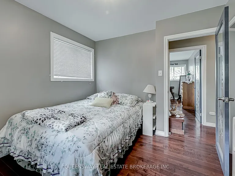 14 Webb St E — Photo 17