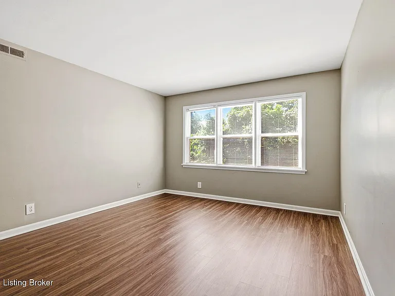 319 Idlewylde Dr #8 — Photo 4