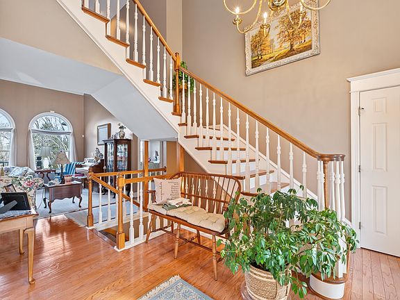 3rd image of 1436 E Hiddenridge Ct