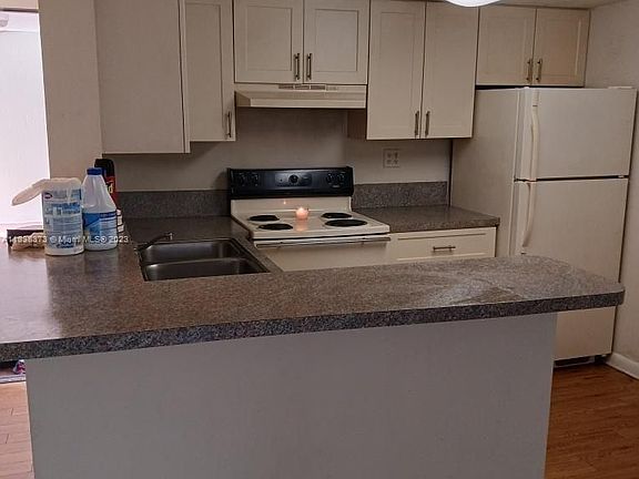 2nd image of 9851 Nob Hill Ln #9851