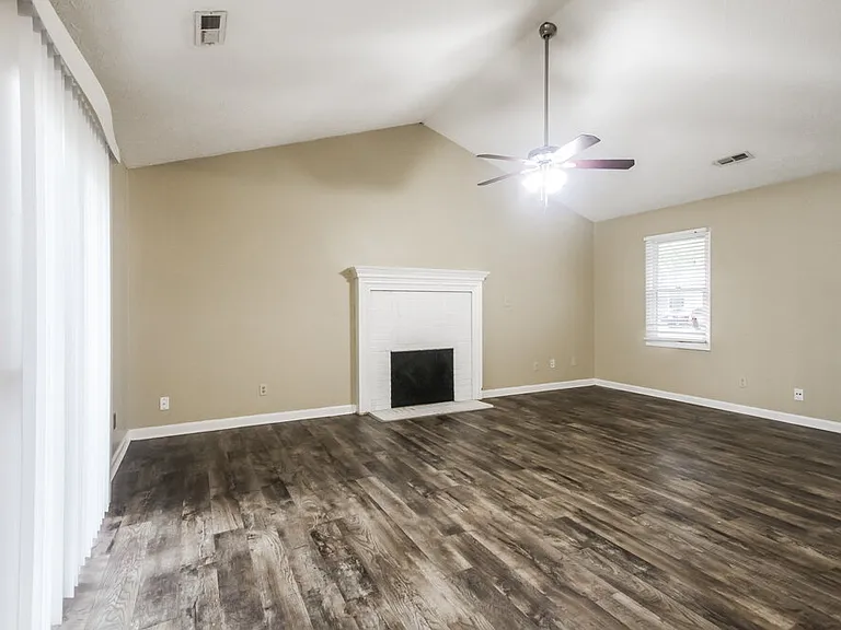 1112 Delray Dr — Photo 4