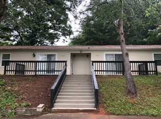 372 Pine Crest Cir APT 6, Cleveland, GA 30528