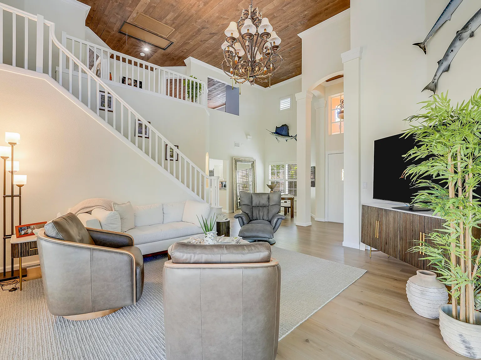 3 bed, 2.5 bath, 1830 sqft, $8,500 — Photo 4