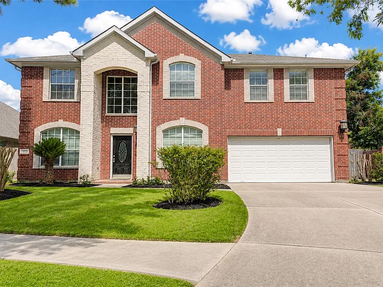 1223 Oak Canyon Ln — Photo 1