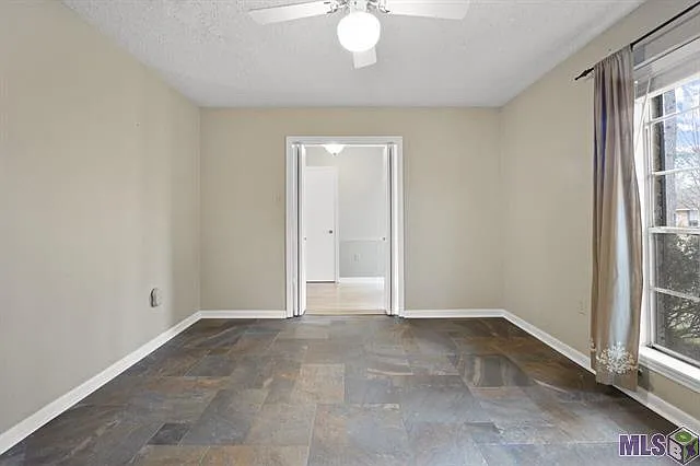 1034 Leycester Dr — Photo 2