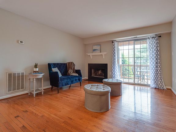 4th image of 6923 Victoria Dr Suite H