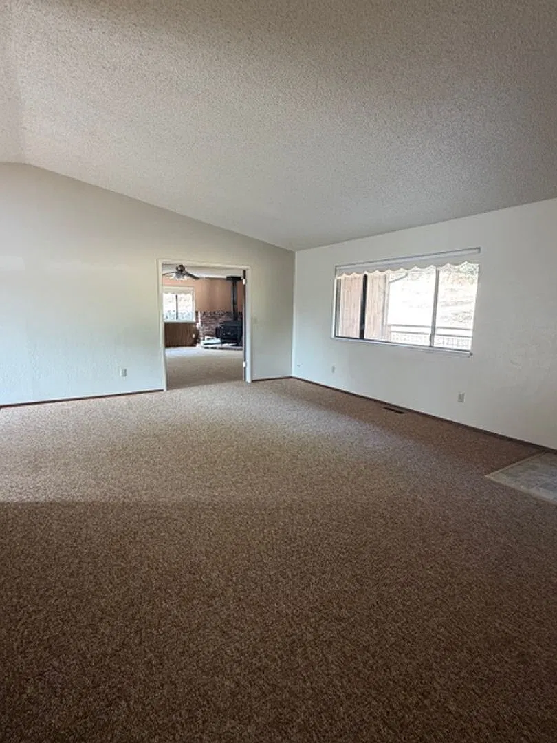 Large Pioneer Home — Photo 3
