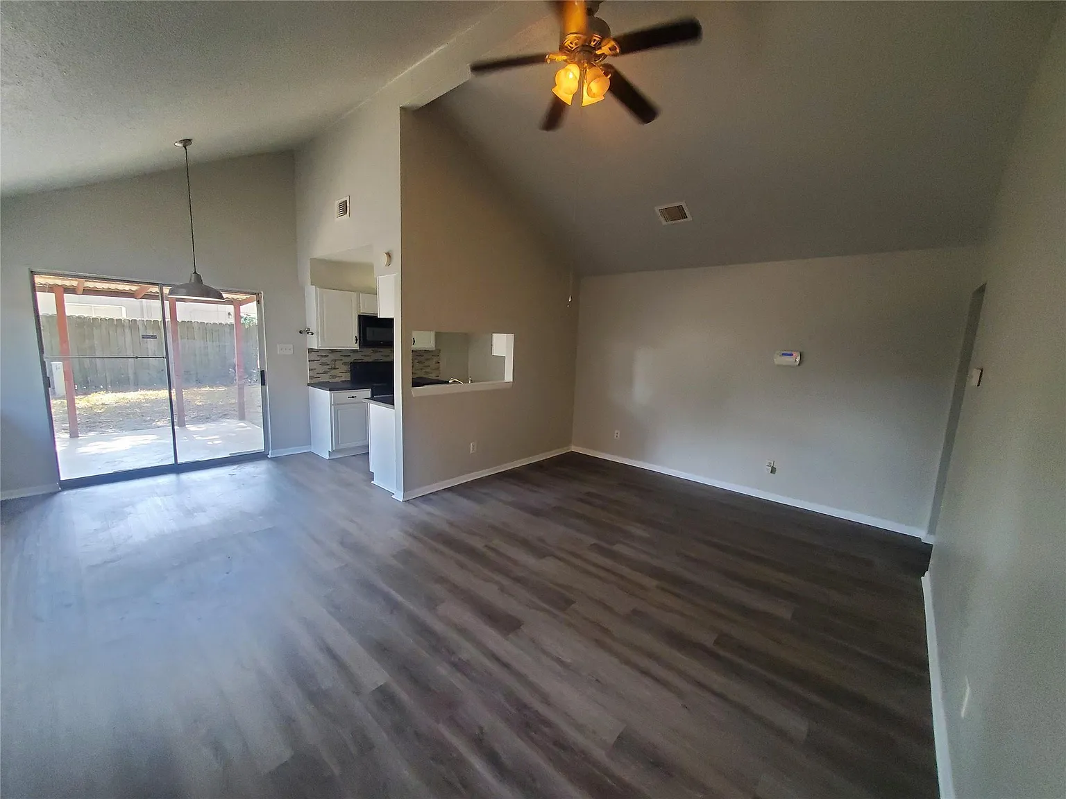 2 bed, 1.0 bath, 808 sqft, $1,450 — Photo 3