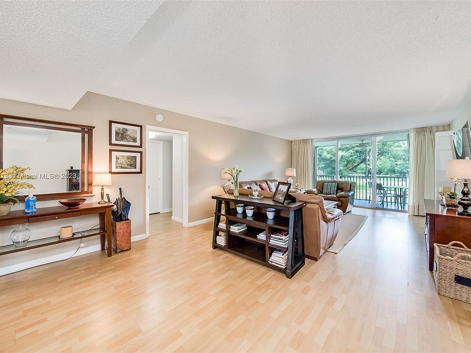 1st image of 4031 N Cypress Dr APT 205