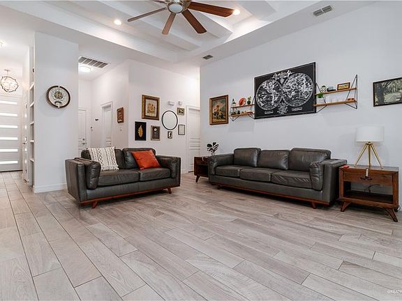 3rd image of 413 Northern Dancer Ave