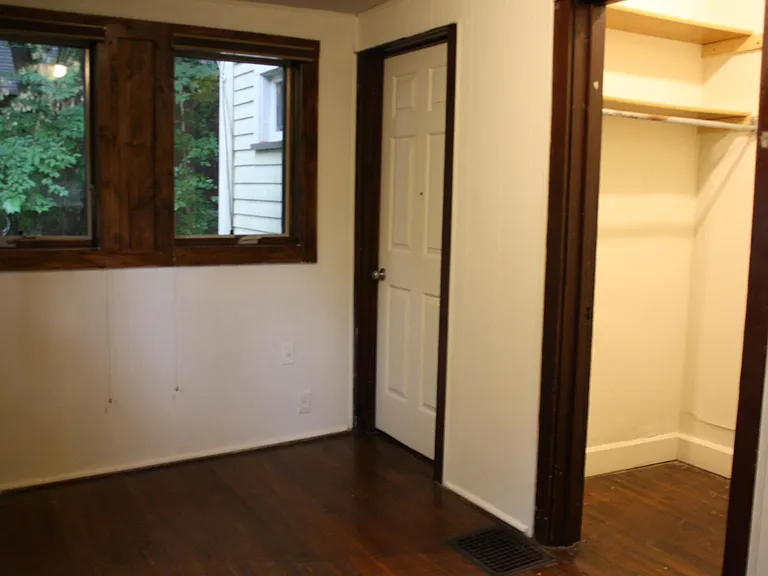 518 E 2nd St — Photo 11