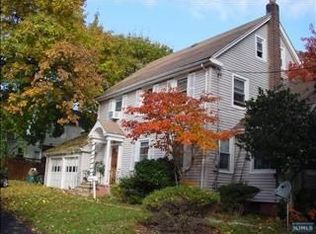 1090 Alicia Ave, Teaneck, NJ 07666