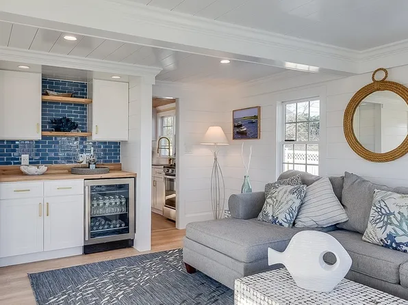 8 Tupper Ave, Sandwich, MA 02563