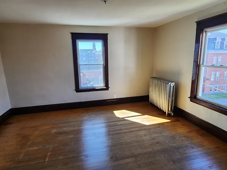 90 Ash St #9 — Photo 8