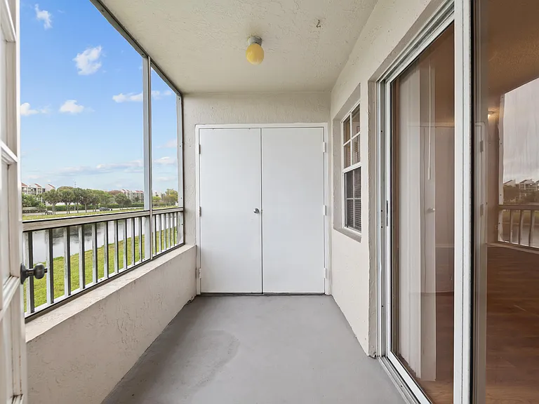2861 N Oakland Forest Dr #202 — Photo 20