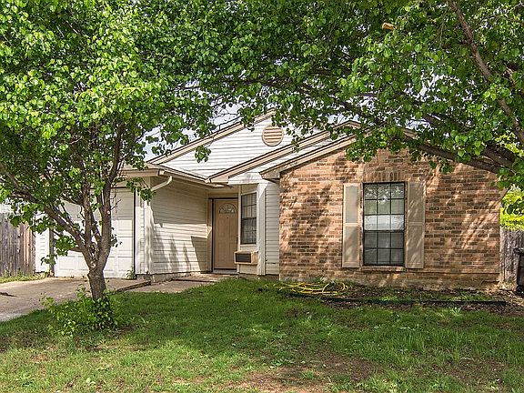 2nd image of 4209 Spindletree Ln