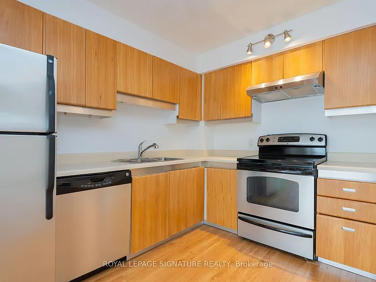 65 Harbour Sq #2109 — Photo 12