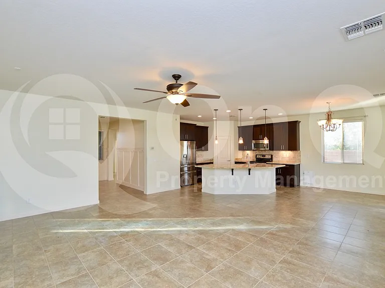 2814 E Quenton St — Photo 6