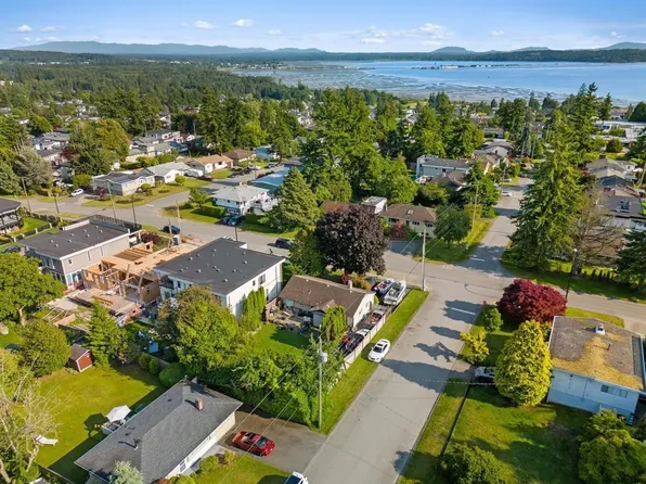 15661 Roper Ave, White Rock, BC V4B 2G9