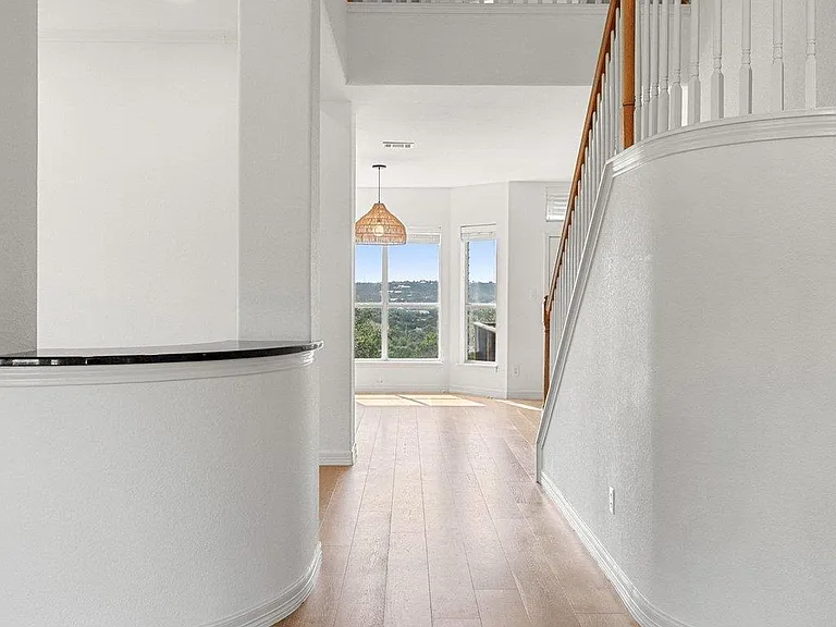 17133 Majestic Ridge Rd — Photo 4