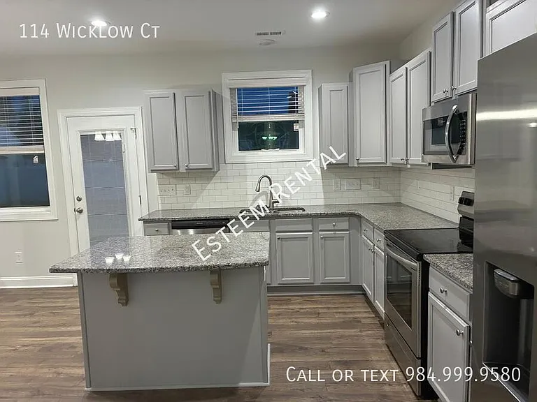 114 Wicklow Ct — Photo 4