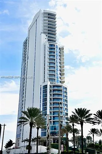 17475 Collins Ave #2802 Photo 1
