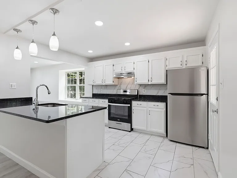 1921 Winslow Ct — Photo 10
