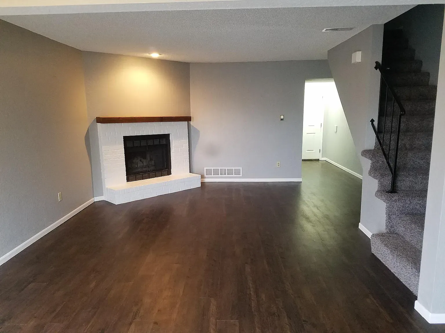 3 bed, 1.5 bath, 1300 sqft, $1,700 — Photo 2