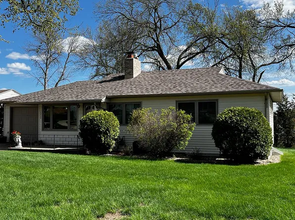 1211 S Highland Acres Rd, Bismarck, ND 58501