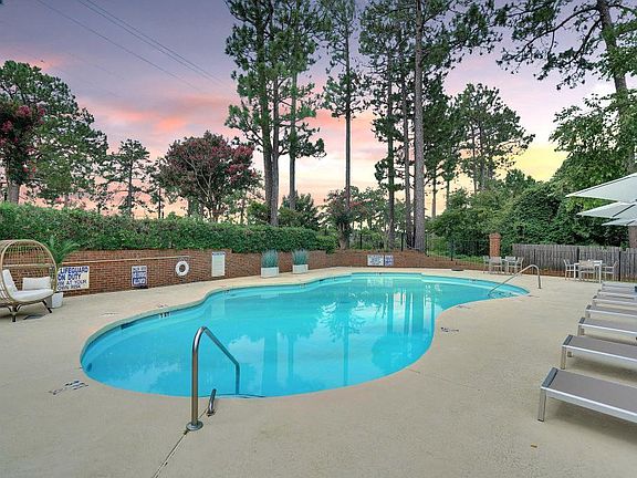 3rd image of 300 Meredith Sq #4ed8f9373