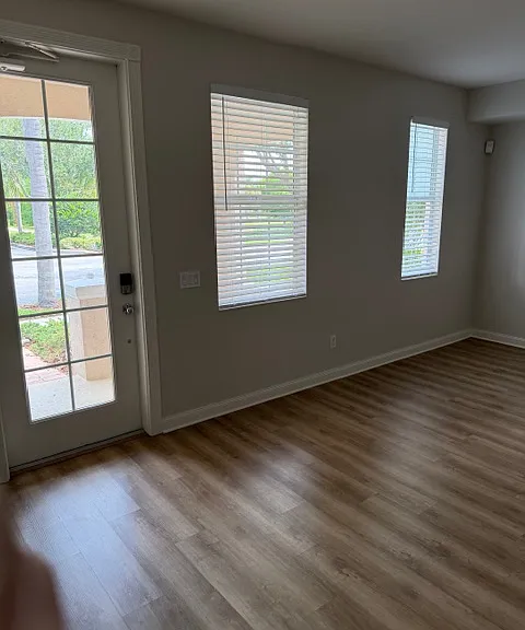 1547 Napoli Dr — Photo 4