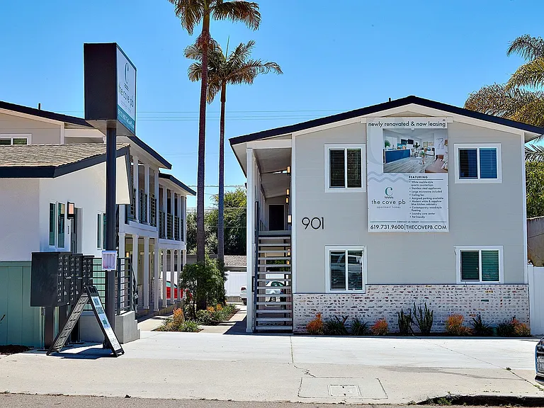 Newly Renovated Community 2 Blocks From The Beach! — Photo 14