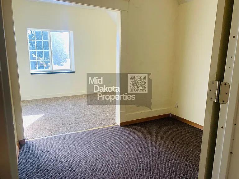 504 W 2nd Ave — Photo 8