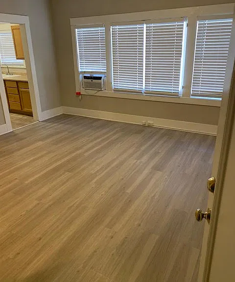 Euclid Square Apts — Photo 31
