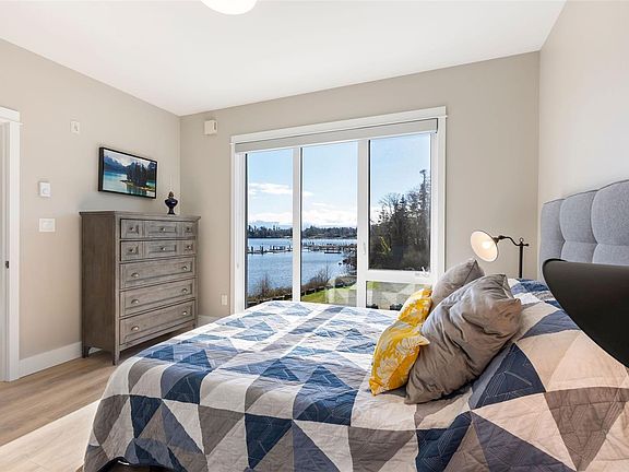 4th image of 1820 Maple Ave S #306