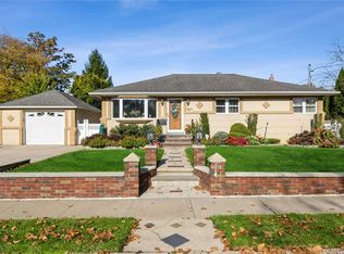 8 Bolton Rd, New Hyde Park, NY 11040