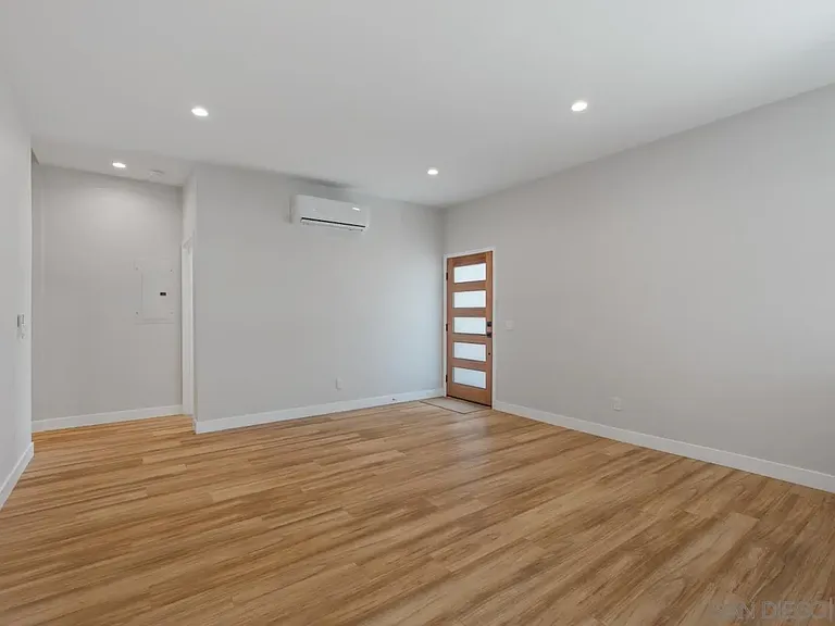 1489 Fern Ave #1 — Photo 6