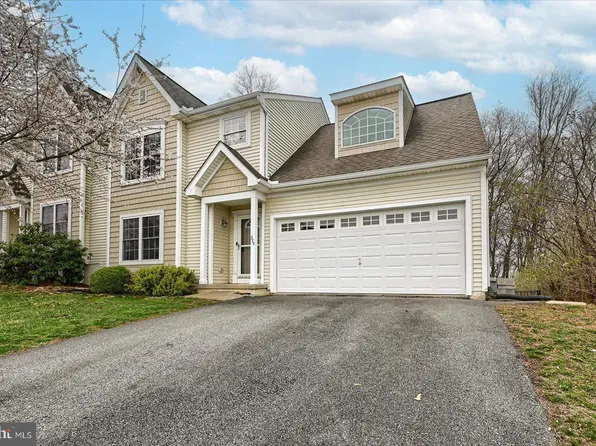 270 Cambridge Dr, Red Lion, PA 17356
