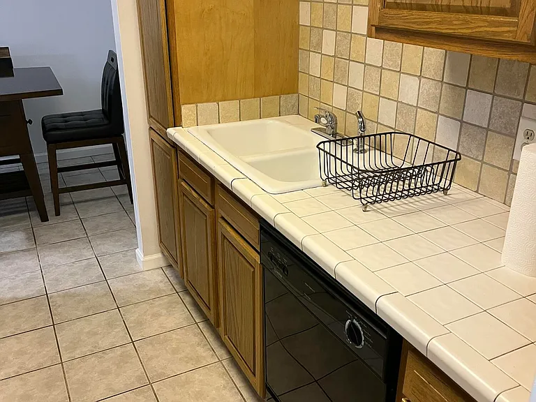 436 Ziegler St — Photo 8